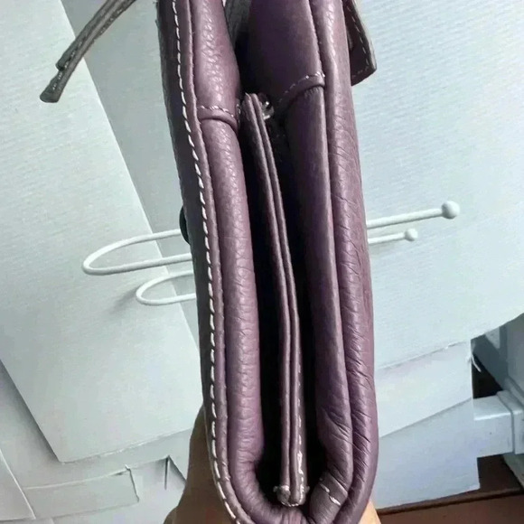 Tignanello Leather Crossbody Bag/Organizer. Lavender - Picture 7 of 11